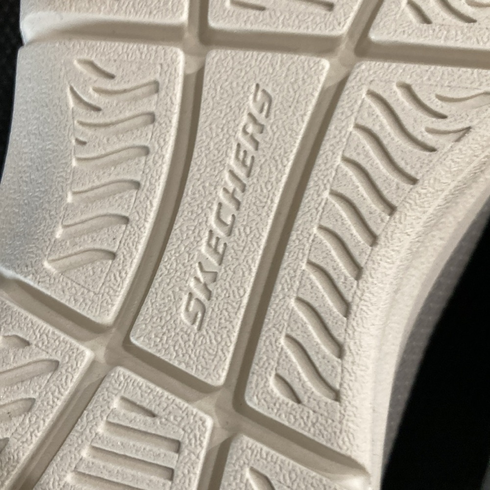 Brand New Skechers - Picture 7 of 13
